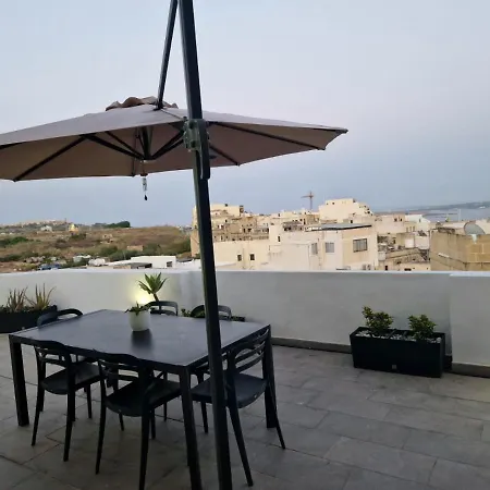Millennium Penthouse With Private Hot Tub Gozo Appartement Għajnsielem