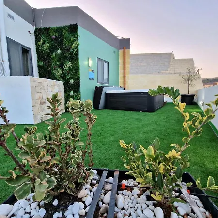 Millennium Penthouse With Private Hot Tub Gozo Għajnsielem