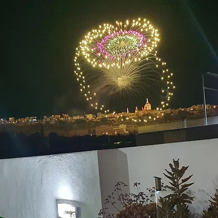 Millennium Penthouse With Private Hot Tub Gozo Għajnsielem