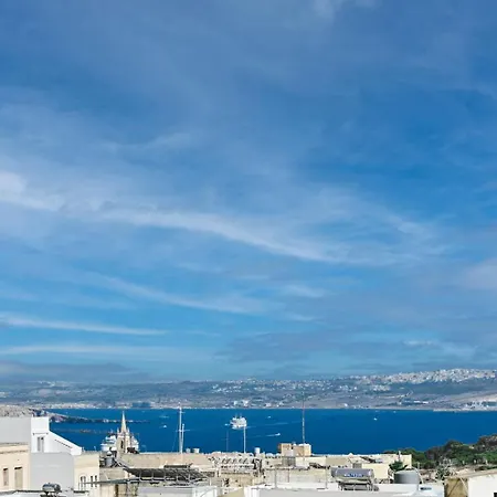 Millennium Penthouse With Private Hot Tub Gozo Għajnsielem
