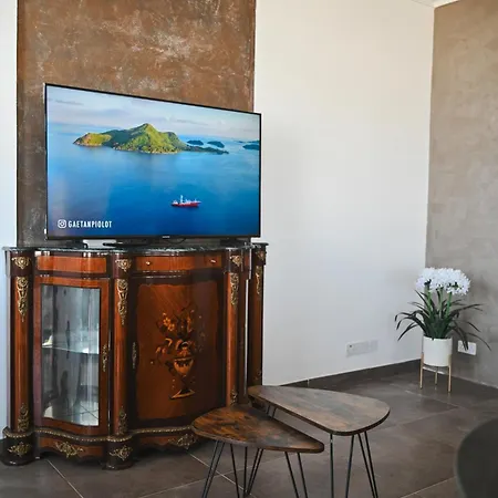 Millennium Penthouse With Private Hot Tub Gozo Għajnsielem