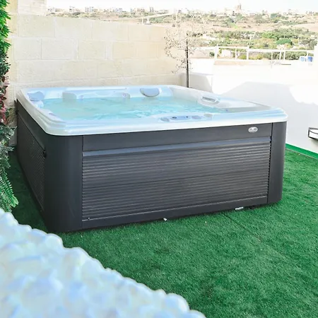 Millennium Penthouse With Private Hot Tub Gozo Għajnsielem