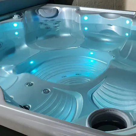 Millennium Penthouse With Private Hot Tub Gozo Apartment