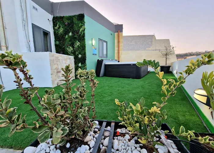 Millennium Penthouse With Private Hot Tub Gozo Għajnsielem