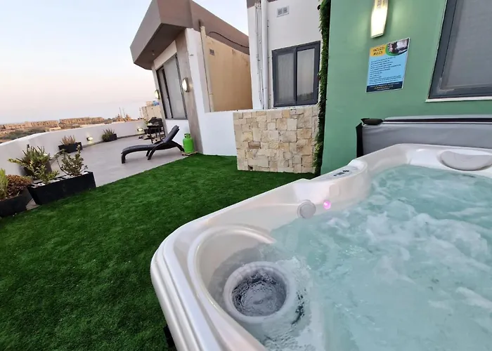 Millennium Penthouse With Private Hot Tub Gozo Għajnsielem
