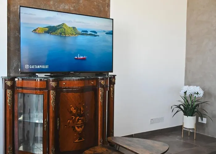 Millennium Penthouse With Private Hot Tub Gozo Għajnsielem