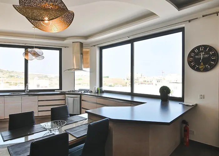 Millennium Penthouse With Private Hot Tub Gozo * Għajnsielem